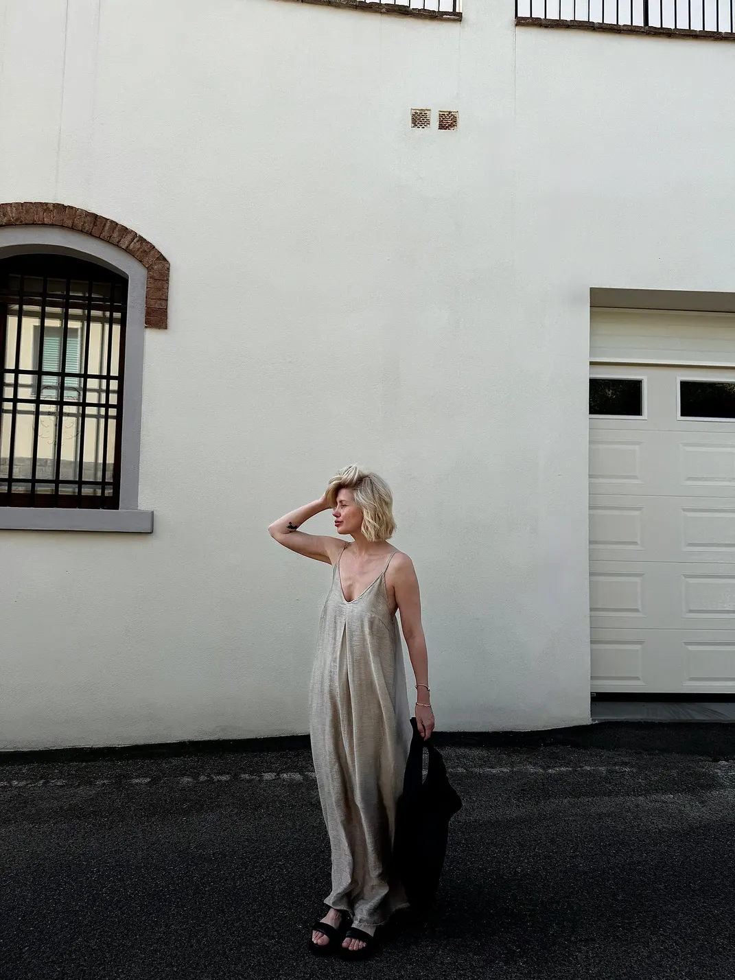 Langes Trägerkleid mit Washed-Effect in Beige