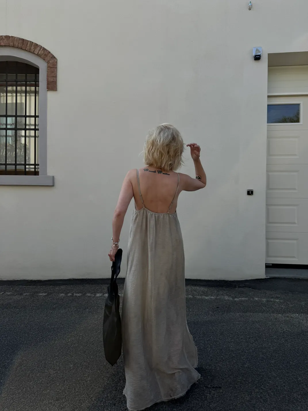 Langes Trägerkleid mit Washed-Effect in Beige