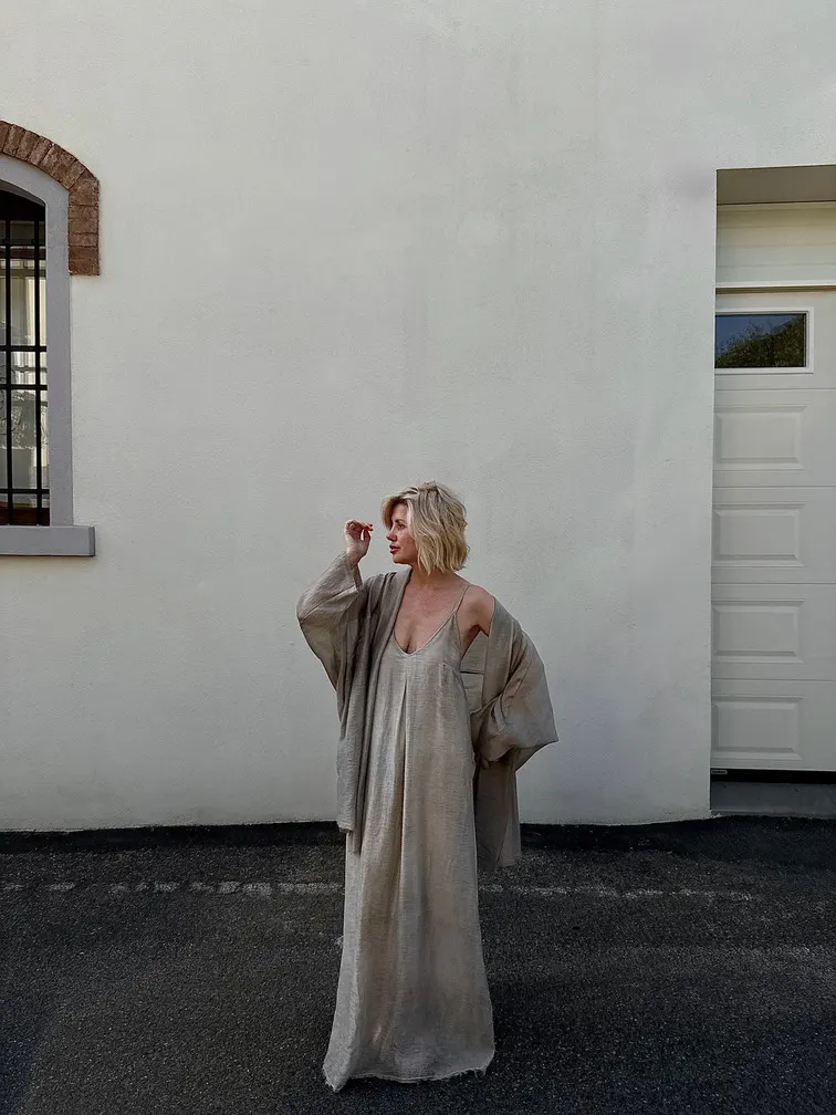 Langes Trägerkleid mit Washed-Effect in Beige