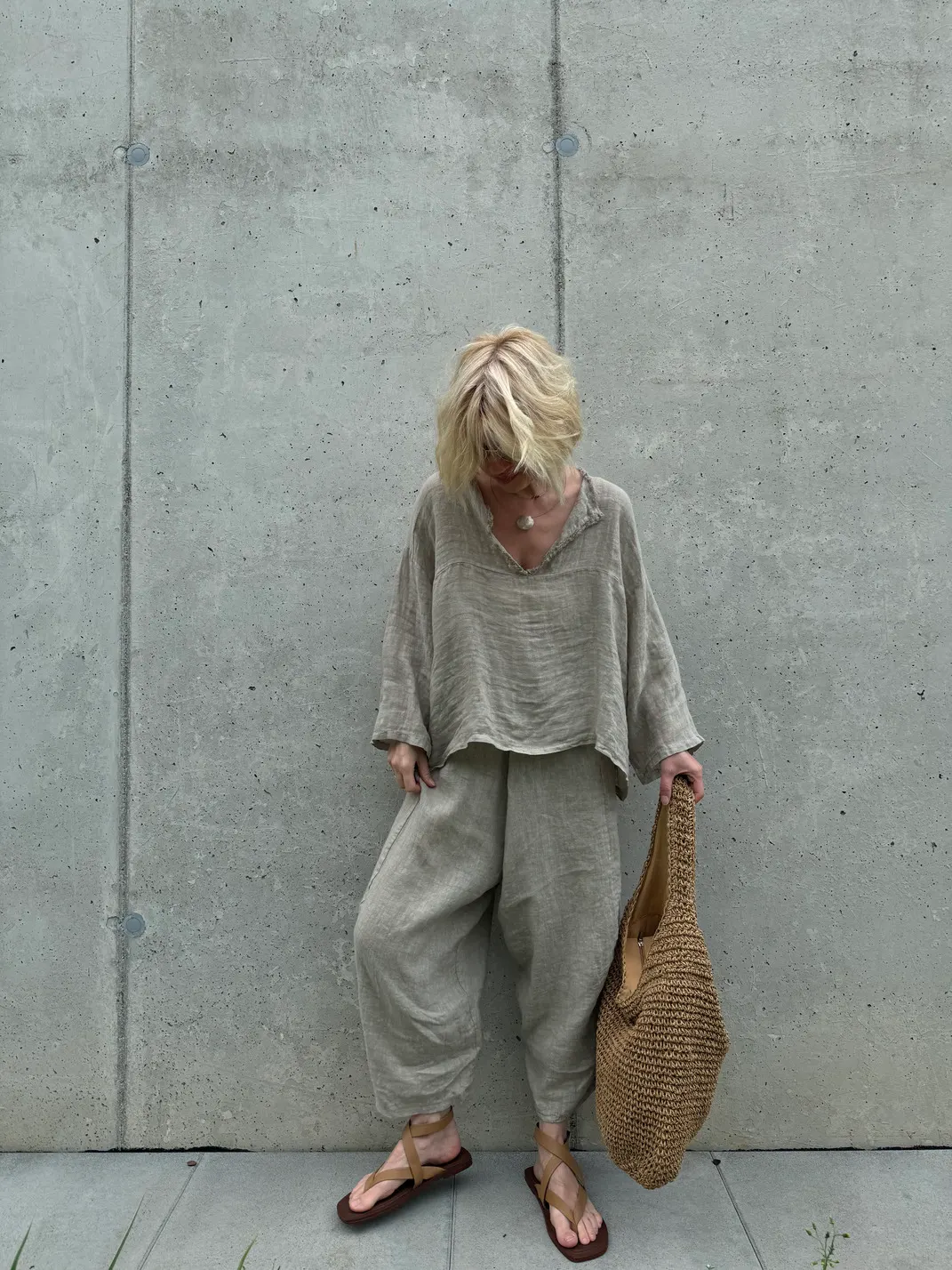 Voluminöse verkürzte Leinenhose Shik in Beige