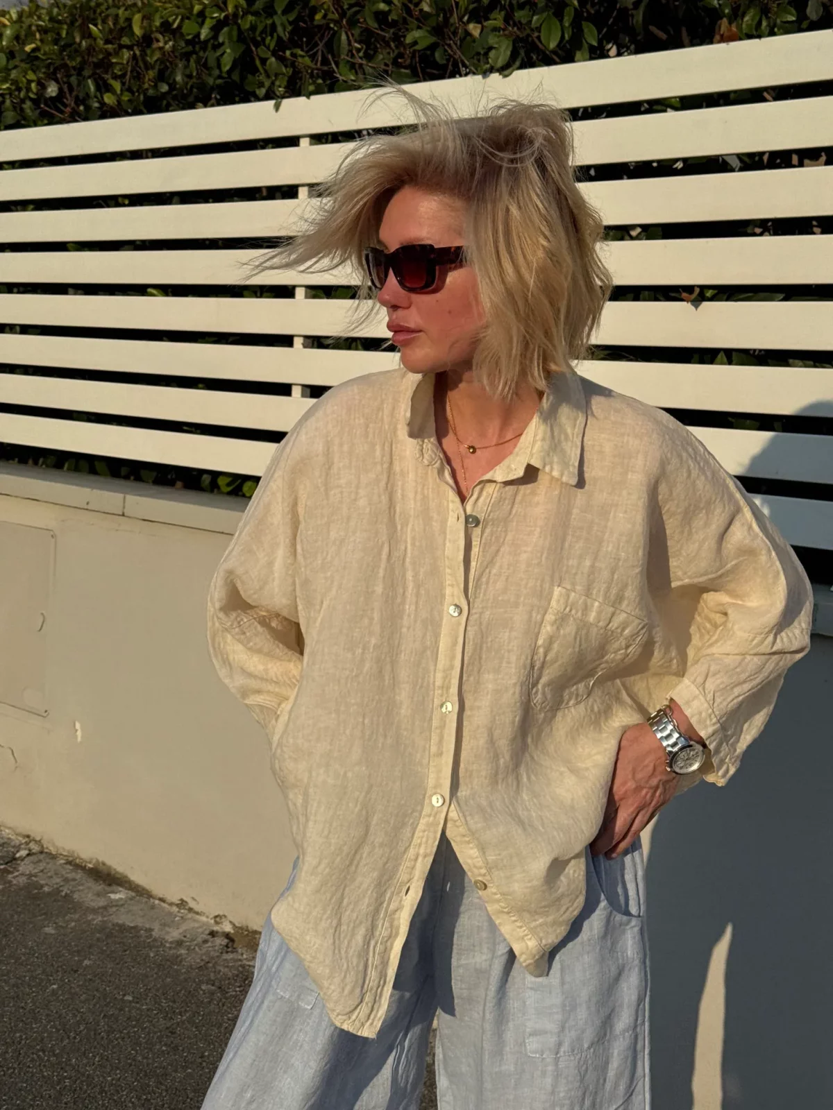 Oversize-Leinenhemd mit Brusttasche in Milchig