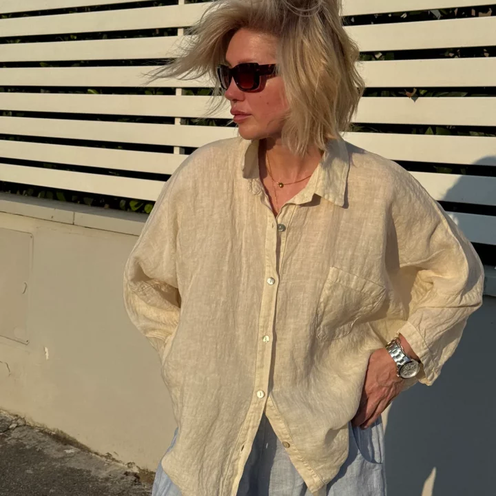 Oversize-Leinenhemd mit Brusttasche in Milchig