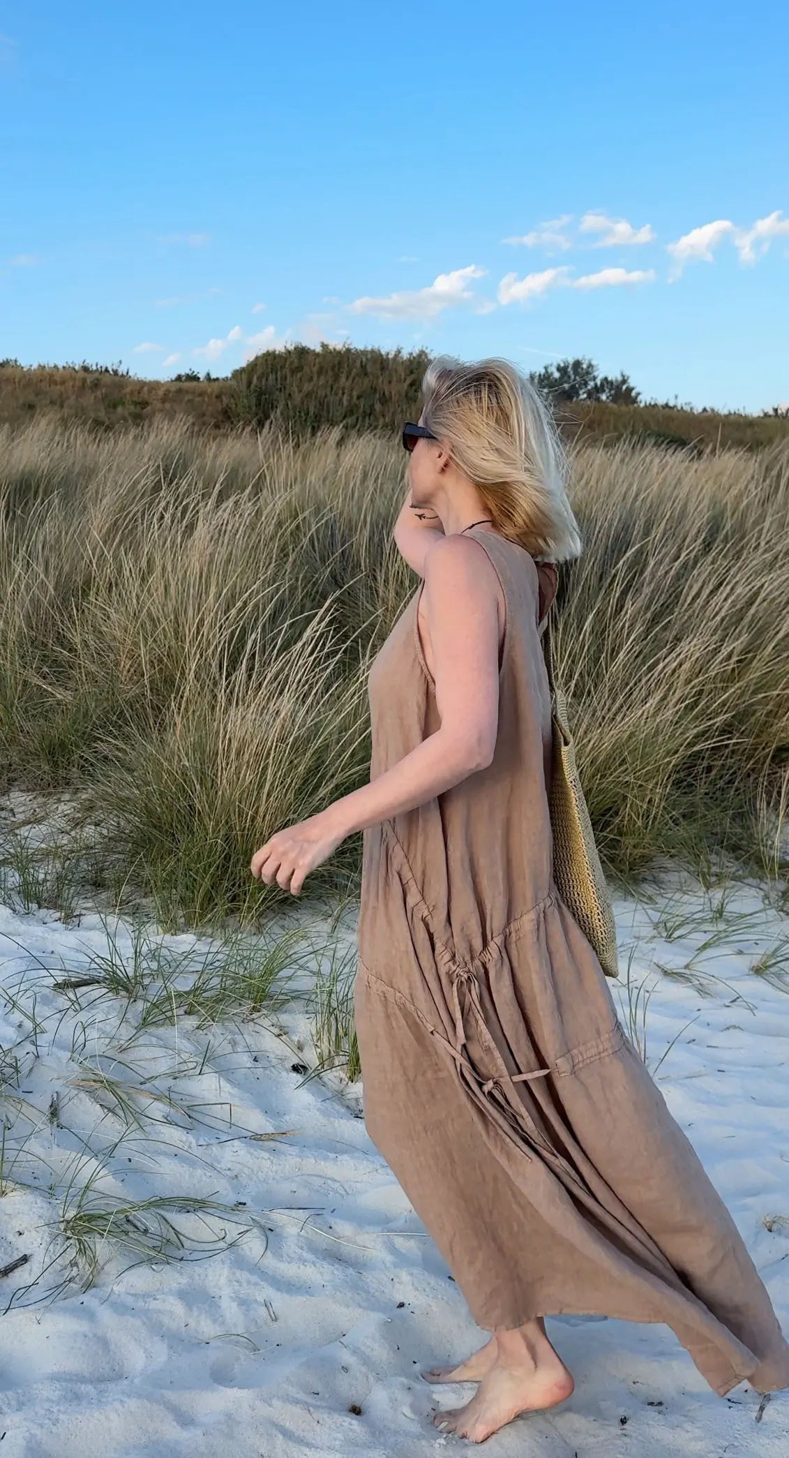Leinen Sommerkleid mit zwei Bindebändern in Camel