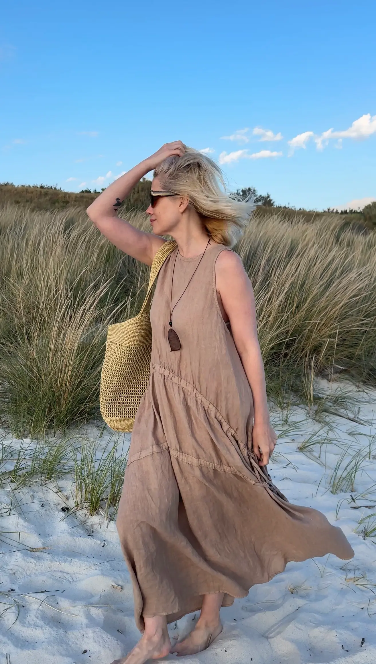 Leinen Sommerkleid mit zwei Bindebändern in Camel