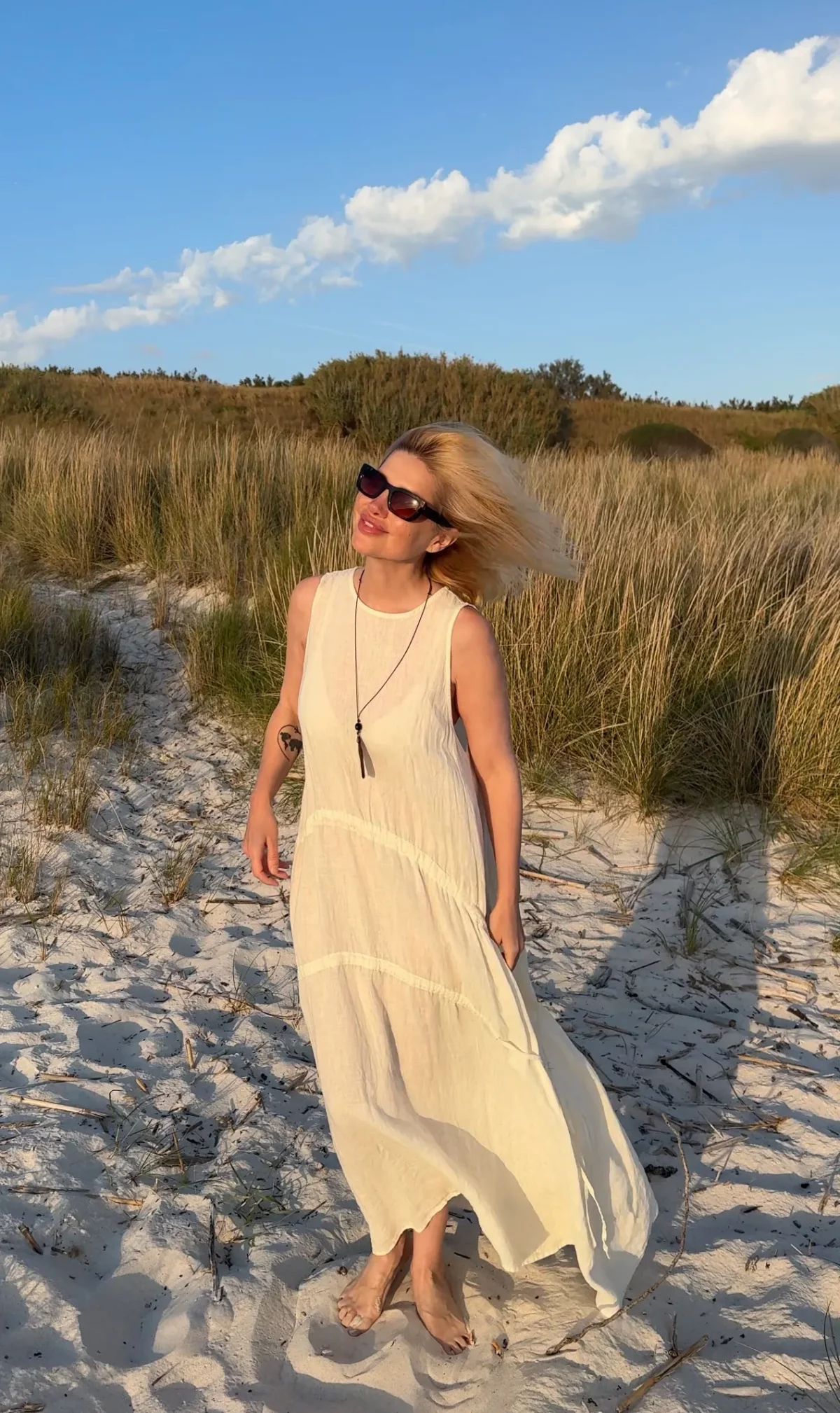 Leinen Sommerkleid mit zwei Bindebändern in Milchig