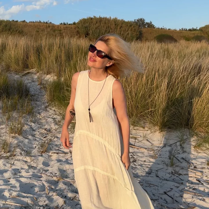 Leinen Sommerkleid mit zwei Bindebändern in Milchig
