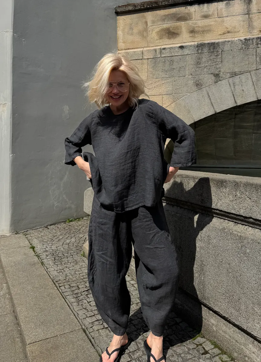 Voluminöse verkürzte Leinenhose Shik in Graphit