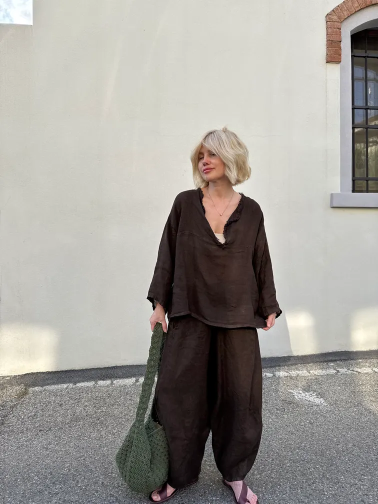 Voluminöse verkürzte Leinenhose Shik in Schokolade