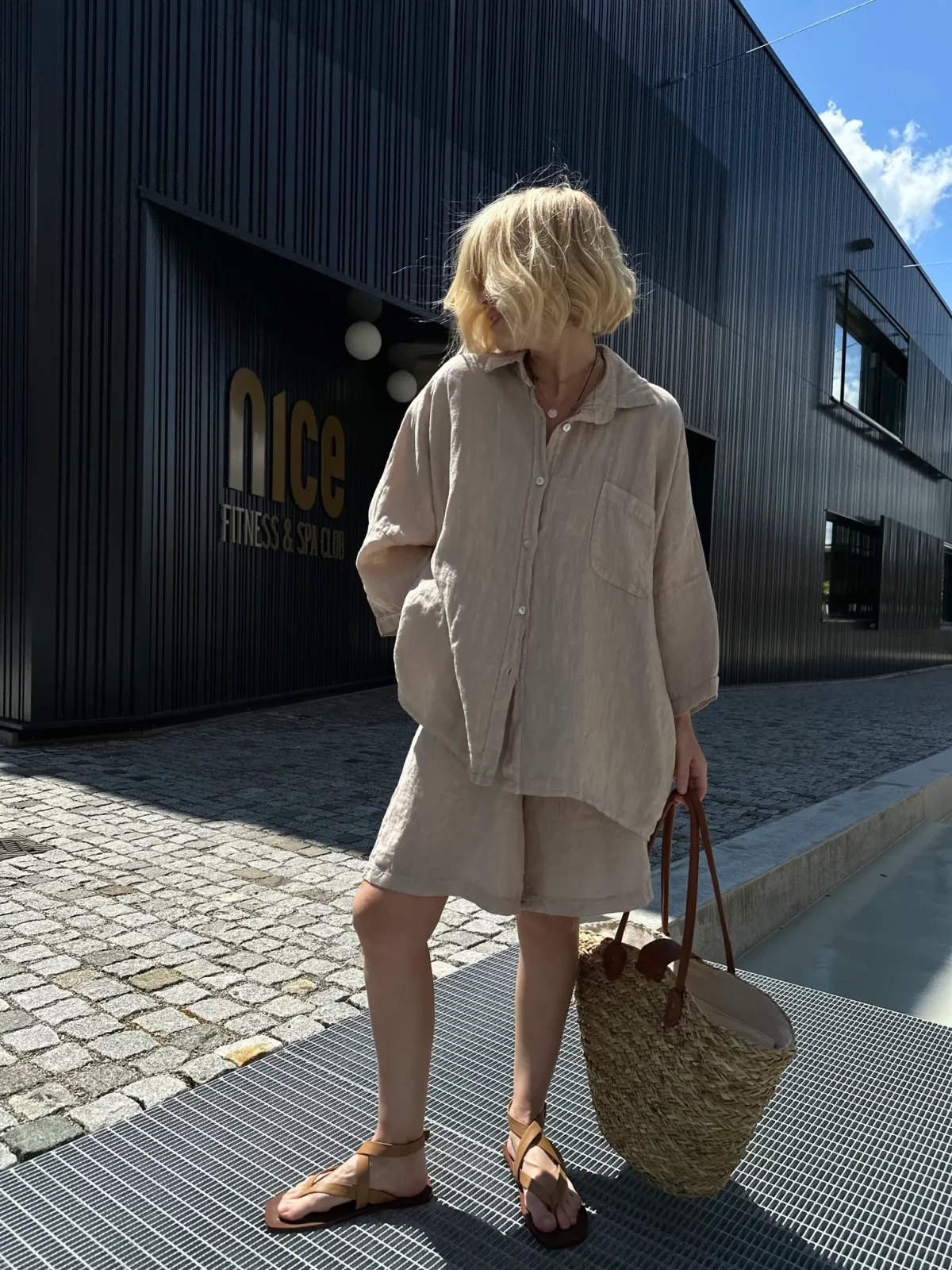 Oversize-Leinenhemd mit Brusttasche in Puder