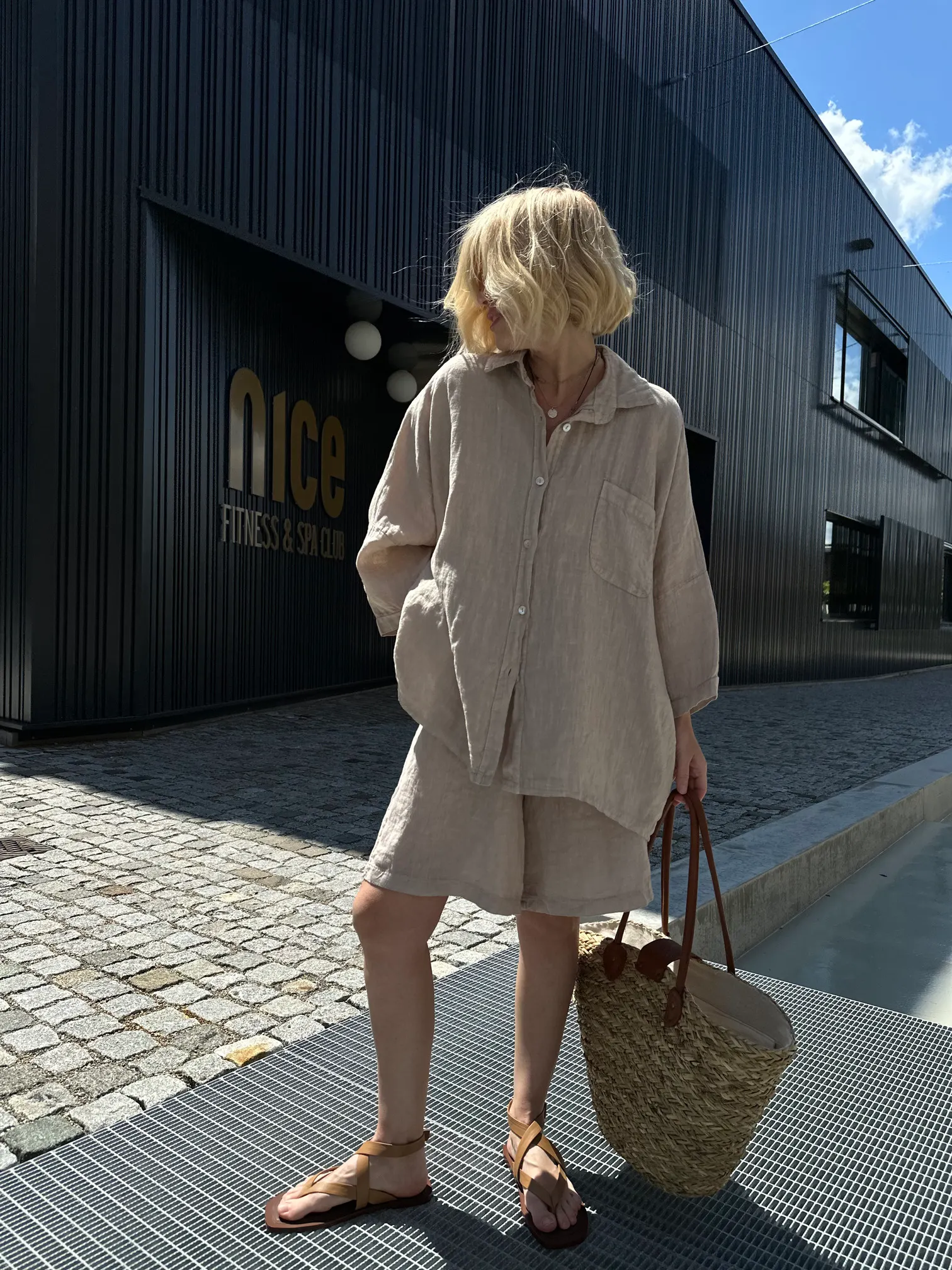 Oversize-Leinenhemd mit Brusttasche in Puder