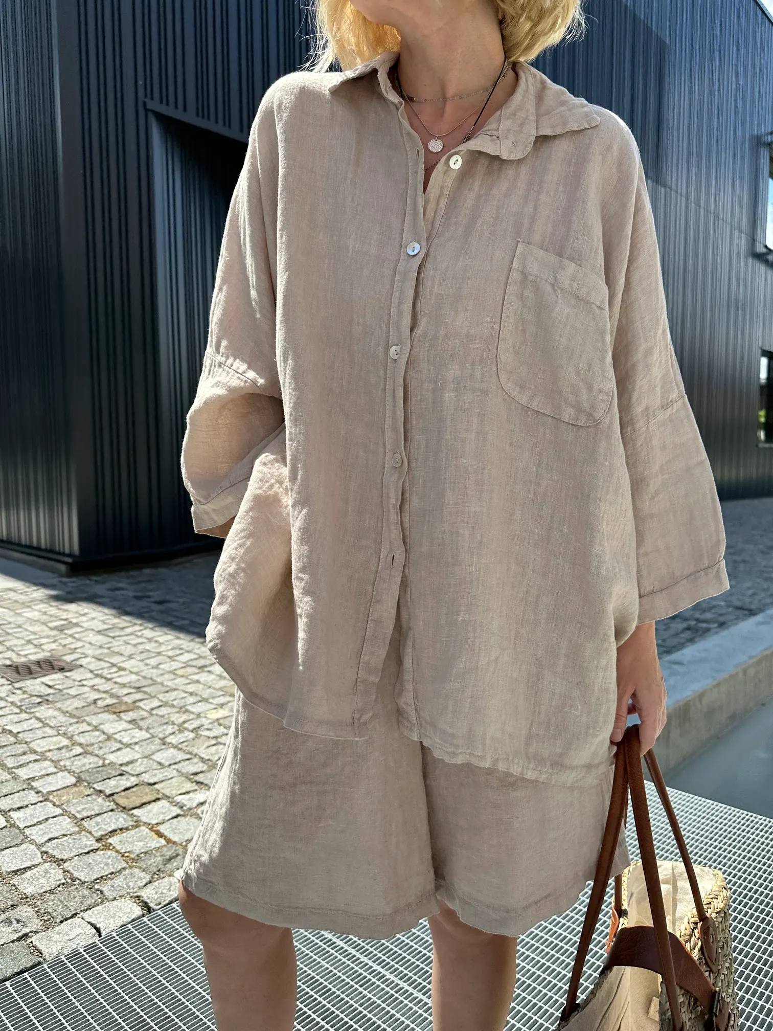 Oversize-Leinenhemd mit Brusttasche in Puder