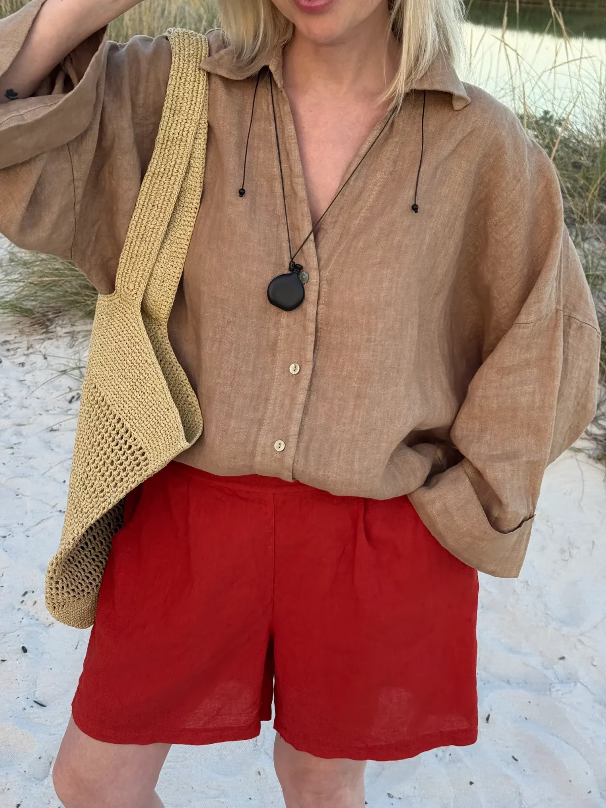 Leinenhemd mit Rückenfalte in Camel
