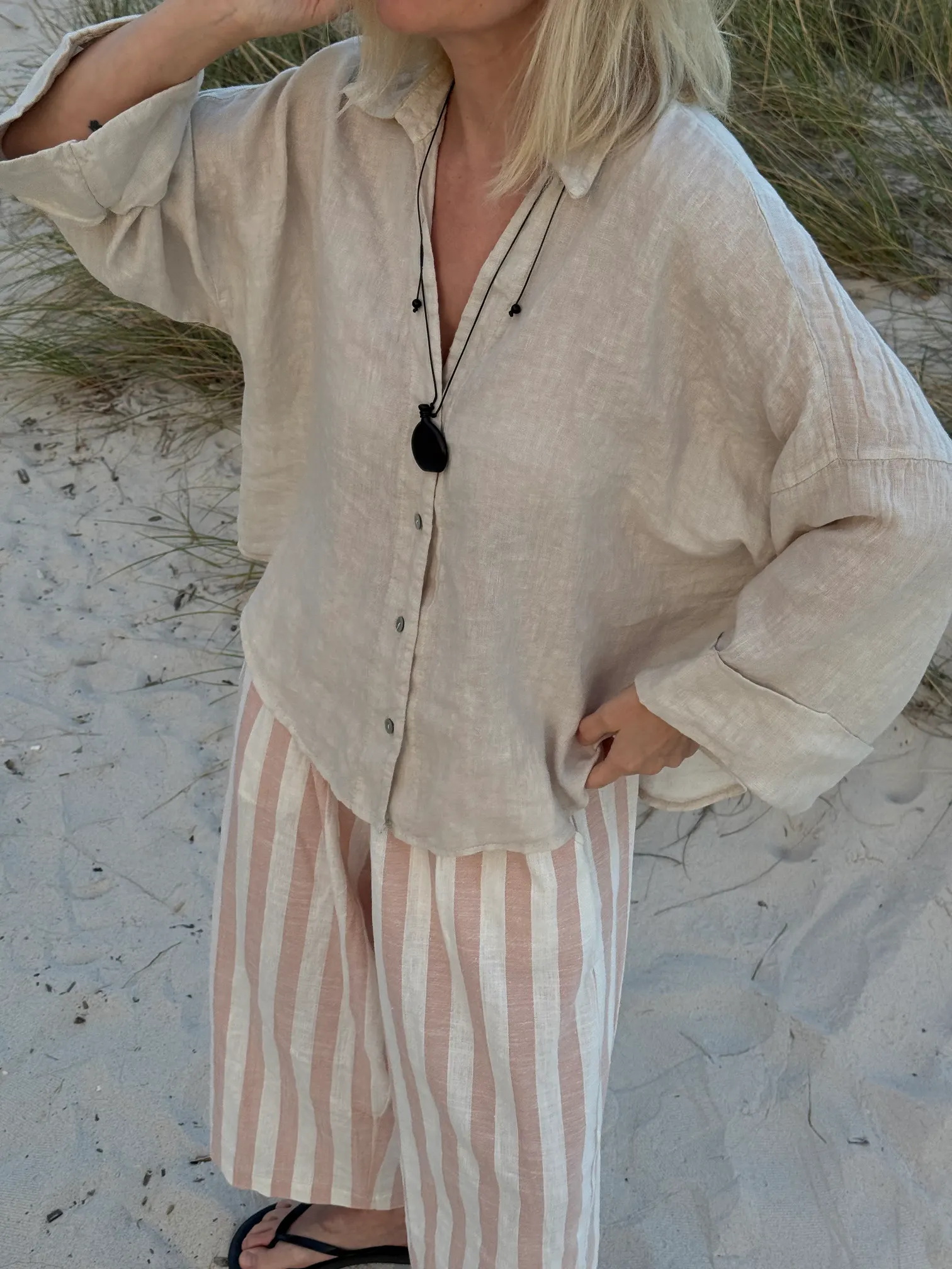 Leinenhemd mit Rückenfalte in Beige