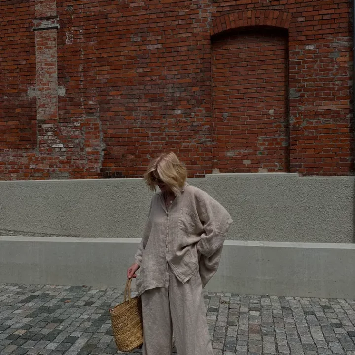 Weite Leinenhose mit Gummibund und Kordelzug in Beige